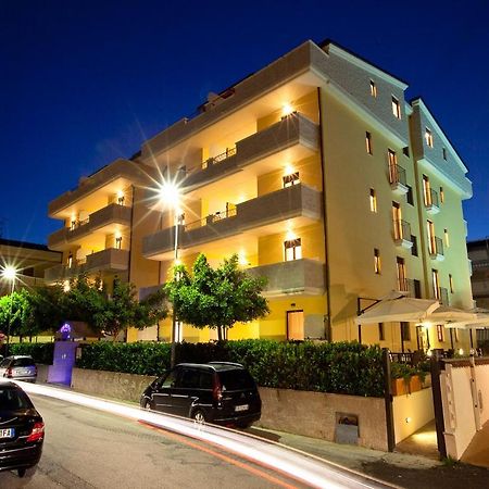 Residence La Guirita Tortoreto Exteriér fotografie